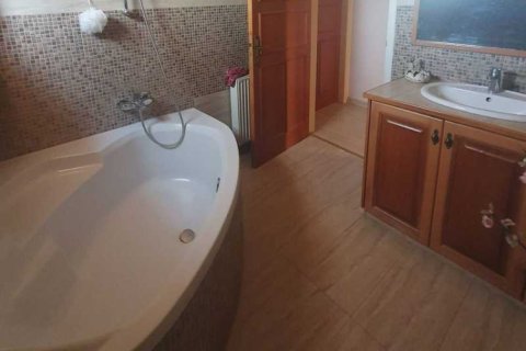 Дом с 5 спальнями в Перволия, Кипр №73673 13