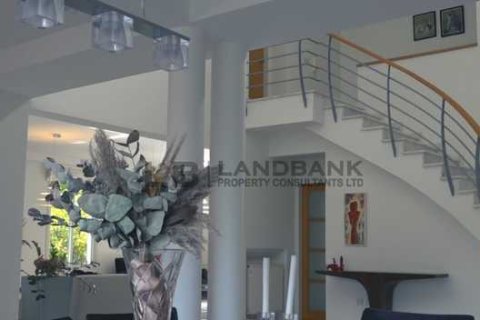 Дом с 7 спальнями в Лация, Кипр №62976 2