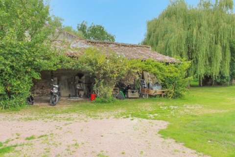 5 bedrooms House in Nouvelle-Aquitaine, France No. 104709 10