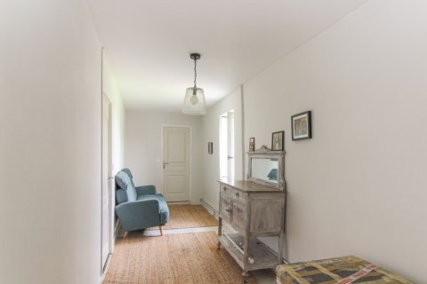 5 bedrooms House in Nouvelle-Aquitaine, France No. 104709 4