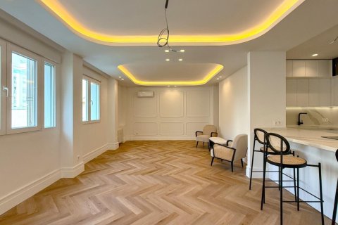 3 bedrooms Apartment in Madrid, Spain No. 83864