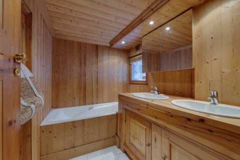 6 bedrooms House in Val-d'Isere, France No. 99908 11
