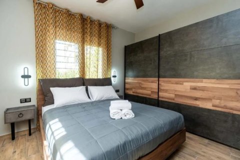 4 bedrooms House in Kalamaria, Greece No. 109547 11