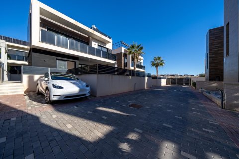 3 bedrooms House in La Zenia, Spain No. 124646