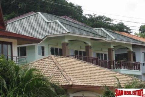 5 bedrooms Townhouse in Phuket, Thailand No. 96453 2