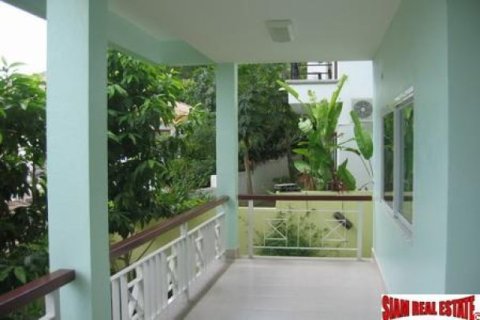 5 bedrooms Townhouse in Phuket, Thailand No. 96453 4