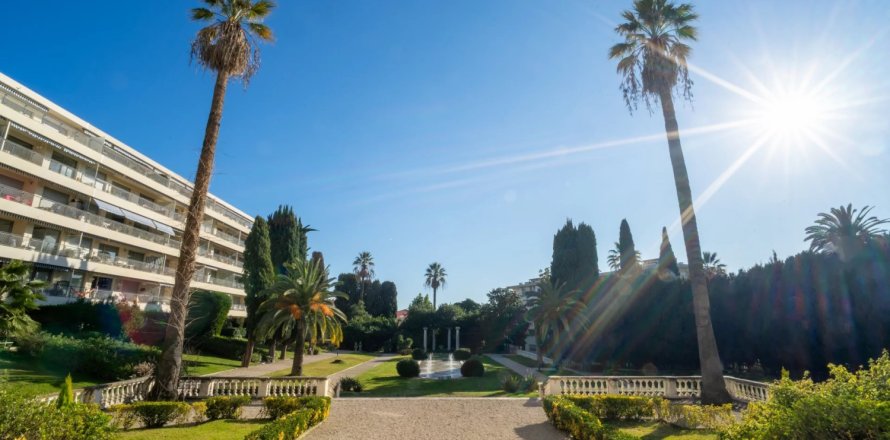 2 bedrooms Apartment in Nice, France No. 79359