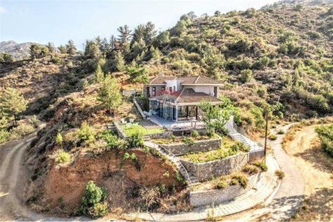 5 bedrooms Villa in Kalopanayiotis, Cyprus No. 74495 1