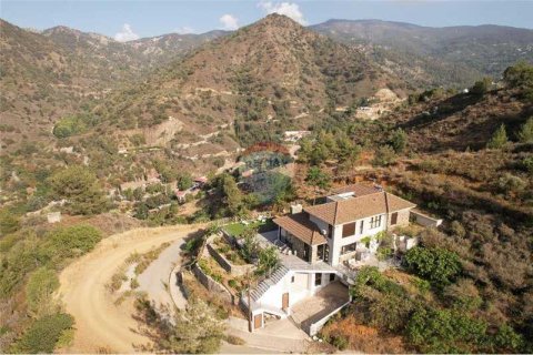 5 bedrooms Villa in Kalopanayiotis, Cyprus No. 74495 15