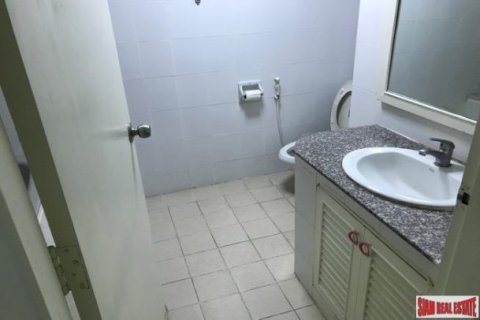 3 bedrooms Apartment in Bangkok, Thailand No. 95847 10