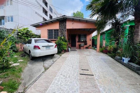 4 bedrooms House in Panama City, Panama No. 70639 1