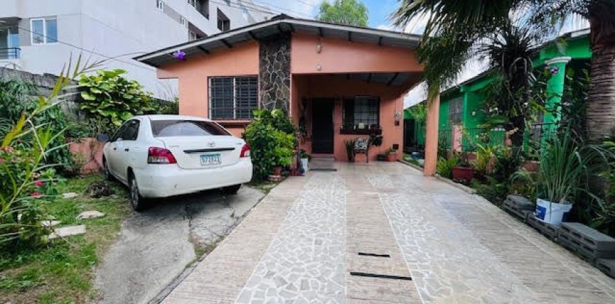 4 bedrooms House in Panama City, Panama No. 70639