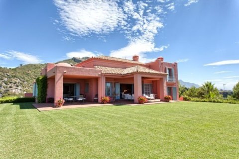 5 bedrooms House in Benahavis, Spain No. 25507