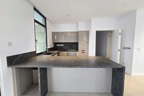 2 bedrooms Apartment in Limassol, Cyprus No. 78075 8