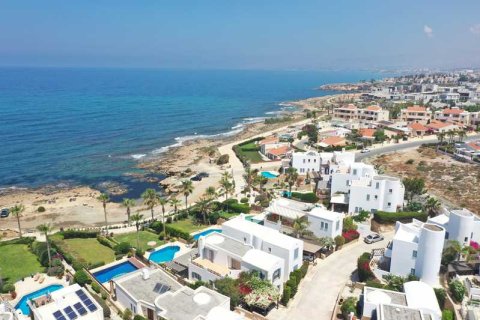 3 bedrooms House in Chloraka, Cyprus No. 82634 1