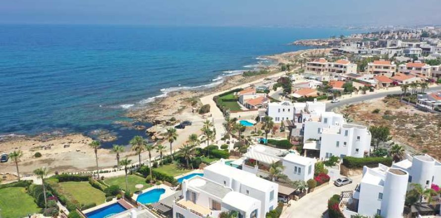 3 bedrooms House in Chloraka, Cyprus No. 82634