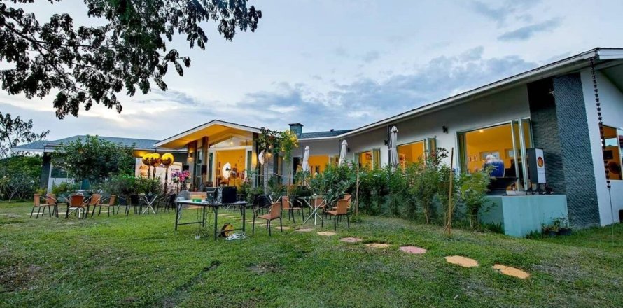 6 bedrooms House in Chiang Mai, Thailand No. 98223