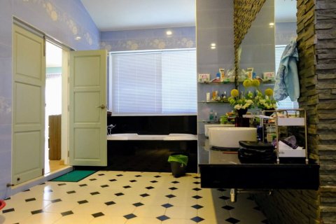 6 bedrooms House in Chiang Mai, Thailand No. 98223 20