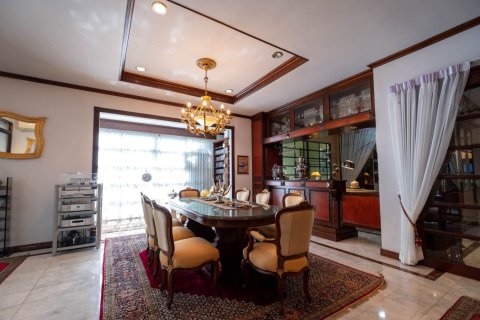 4 bedrooms House in Chiang Mai, Thailand No. 97751 3