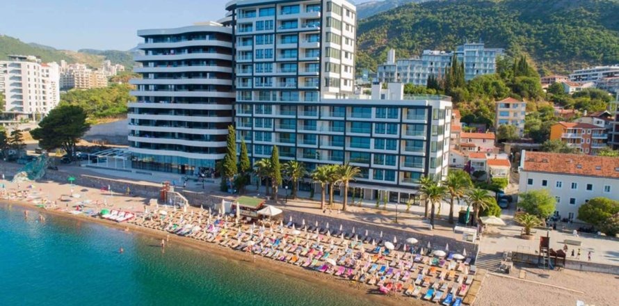 2 chambres Appartement à Budva, Montenegro No. 74642