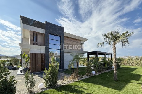 4 bedrooms Villa in Milas, Turkey No. 124008