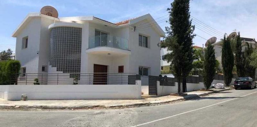 4 bedrooms House in Agios Athanasios, Cyprus No. 31110