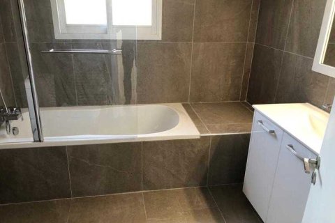 4 bedrooms House in Agios Athanasios, Cyprus No. 31110 6