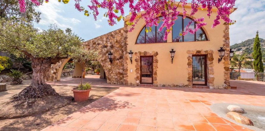 4 dormitorios Villa en Blanes, Spain No. 126526