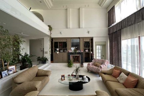 7 bedrooms Villa in Limassol, Cyprus No. 70683 4