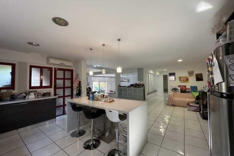 7 bedrooms Villa in Limassol, Cyprus No. 70683 9