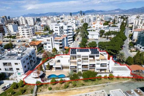 7 bedrooms House in Strovolos, Cyprus No. 100774 1