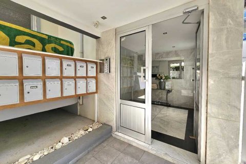 3 bedrooms Apartment in Germasogeia, Cyprus No. 33024 2