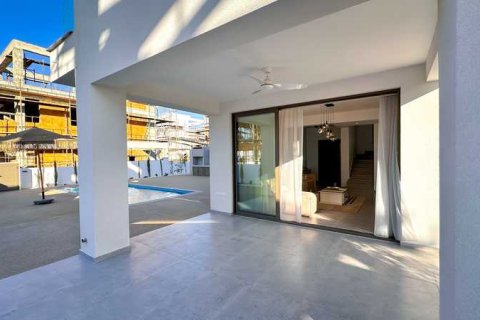 Вилла с 3 спальнями в Пернера, Кипр №28641 10