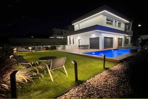 4 chambres House à Agios Athanasios, Cyprus No. 78626 3