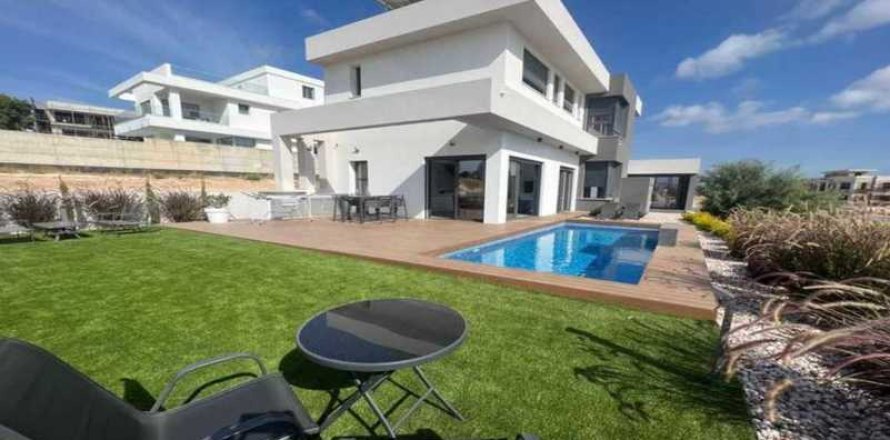 4 chambres House à Agios Athanasios, Cyprus No. 78626