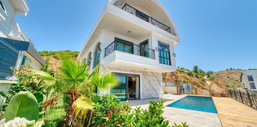 6 rooms Villa in Lien Chieu, Vietnam No. 110237