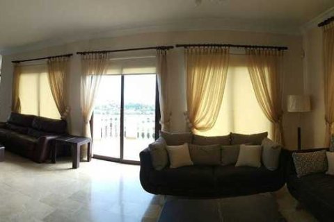 5 chambres House à Agios Athanasios, Cyprus No. 69701 4