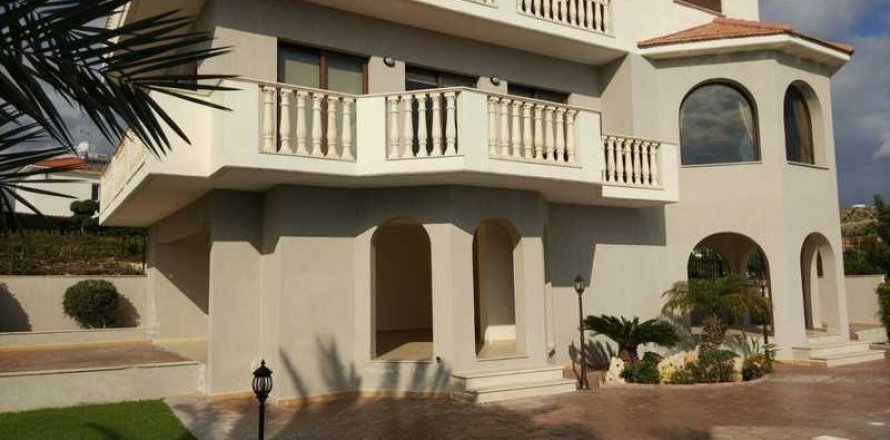 5 chambres House à Agios Athanasios, Cyprus No. 69701