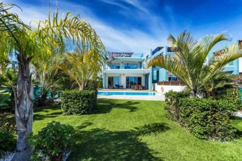 3 bedrooms Apartment in Pervolia, Cyprus No. 33914 1