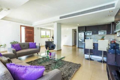 3 bedrooms Apartment in Pervolia, Cyprus No. 33914 2