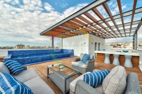 3 dormitorios Penthouse en Limassol, Cyprus No. 82107 1