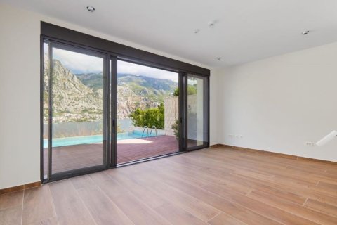 4 bedrooms House in Kotor, Montenegro No. 66816 7