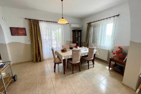 4 bedrooms Villa in Tala, Cyprus No. 100574 8