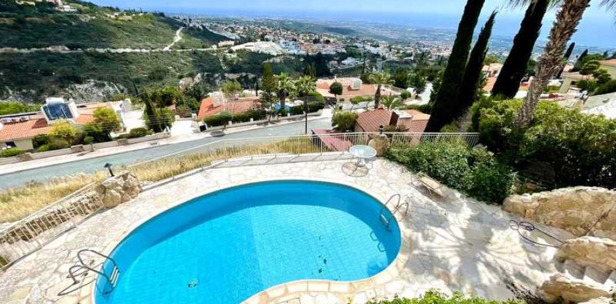4 bedrooms Villa in Tala, Cyprus No. 100574