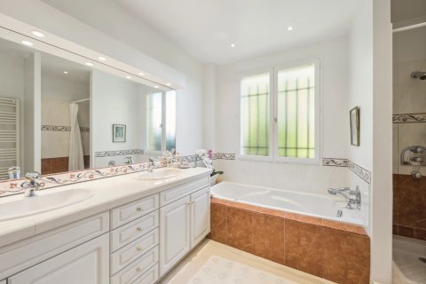 5 chambres Villa à Châteauneuf-Grasse, France No. 99774 9