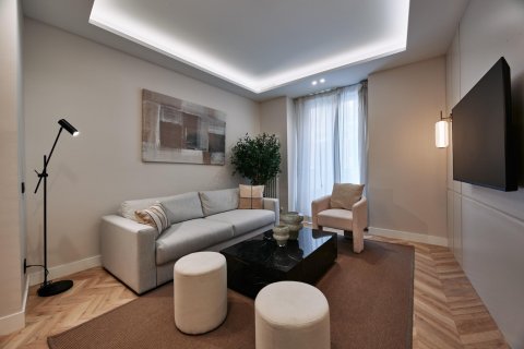3 bedrooms Apartment in Madrid, Spain No. 126252