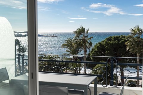 2 bedrooms Apartment in Cannes, France No. 76715 1