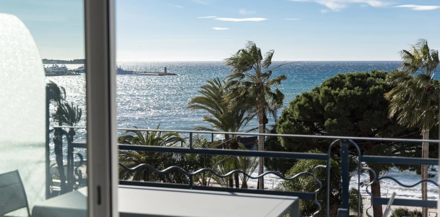 2 bedrooms Apartment in Cannes, France No. 76715