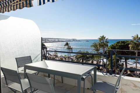 2 bedrooms Apartment in Cannes, France No. 76715 3