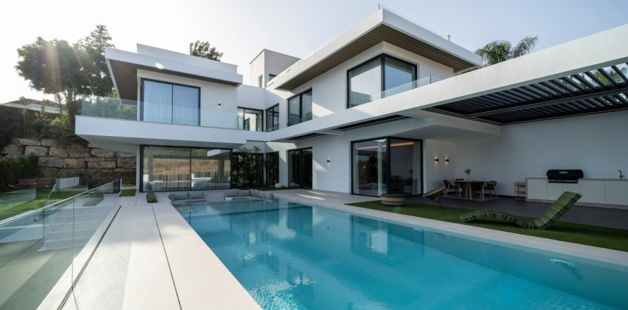 6 bedrooms Villa in Benahavis, Spain No. 122797